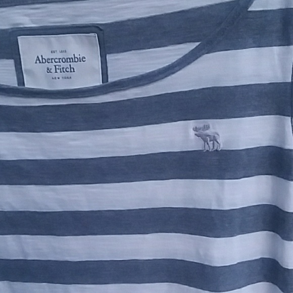 ABERCROMBIE & FITCH LARGE GREY AND WHITE TOP - Picture 7 of 7